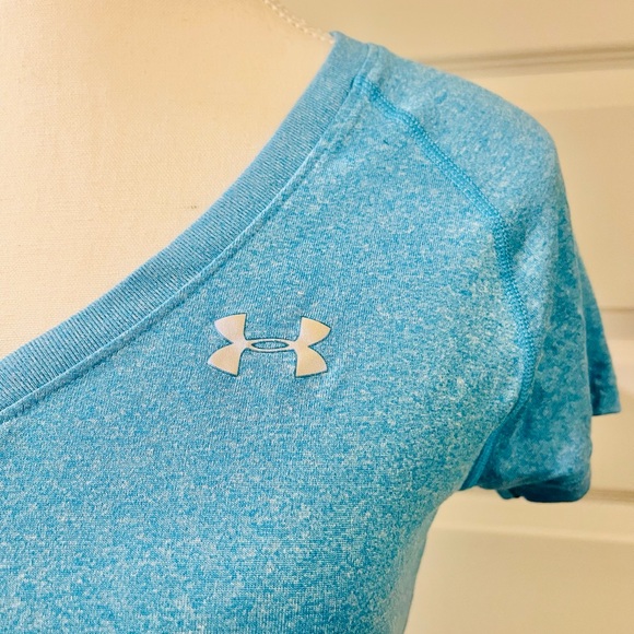 Under Armour Heat Gear Fitted V-neck Short Sleeve Athletic Shirt Women's XS Blue - Picture 6 of 7